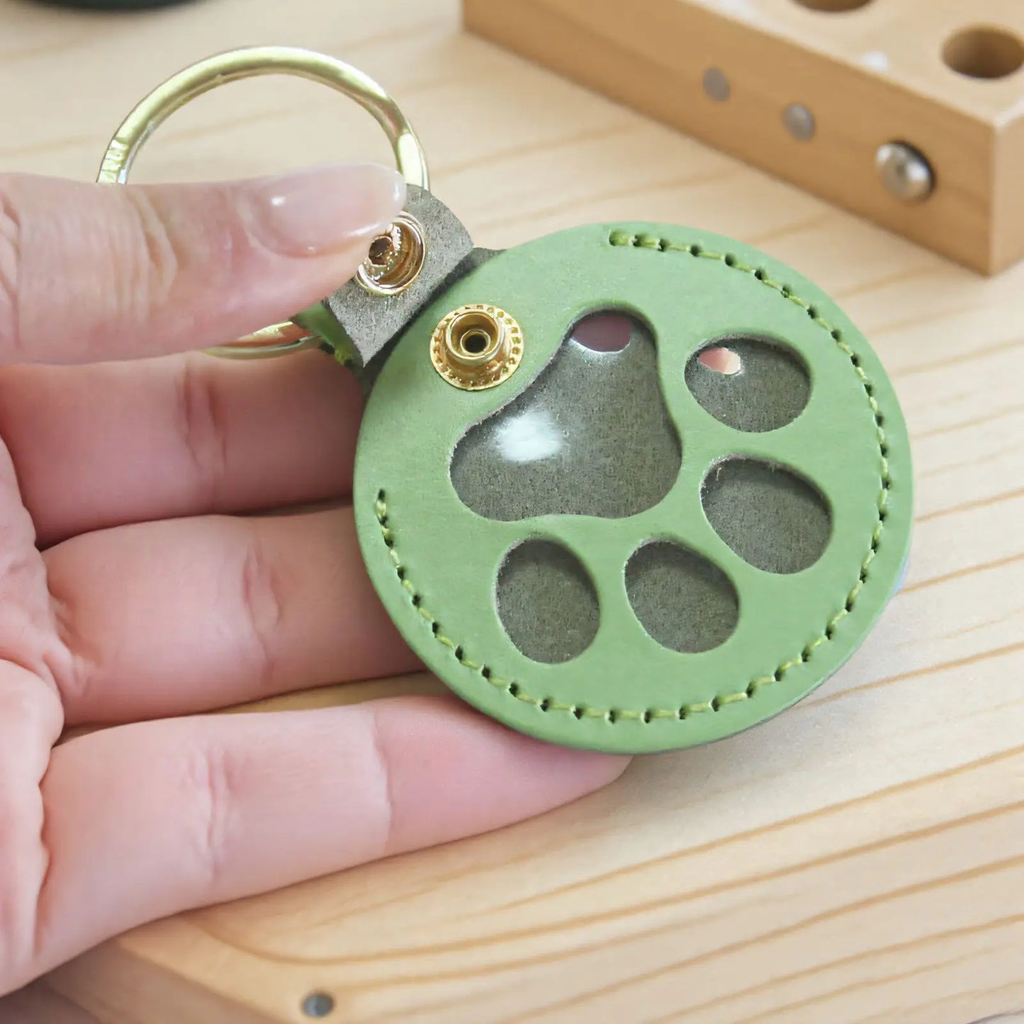 🐾 Pet Memorial Keychain – Leather Keepsake for Fur Storage & Remembrance
